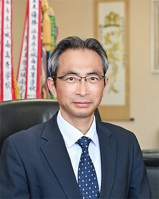校長　阿部 憲市